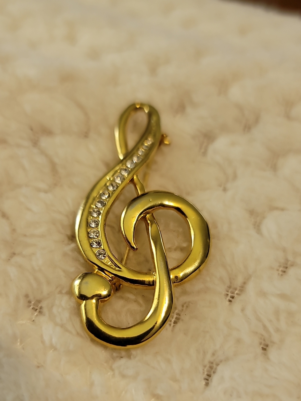 Golden Tonef Treble Clef Brooch with Crystal Accents (48)